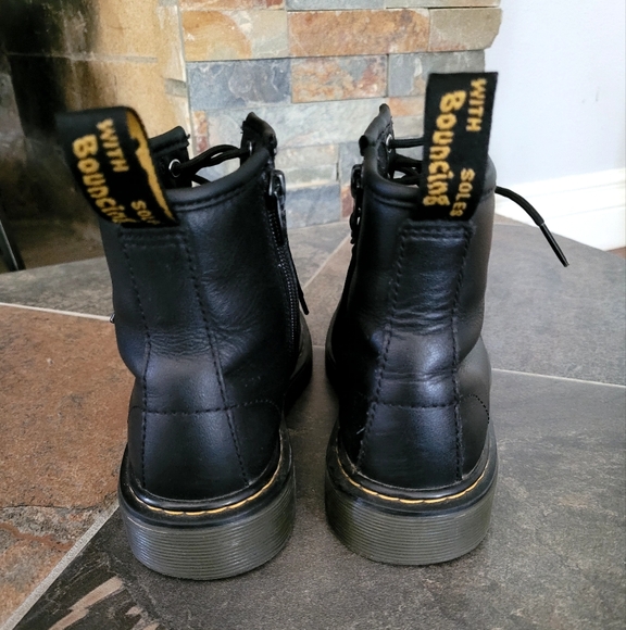 Dr. Martens Black Combat Boots Iconic Style - Picture 5 of 8